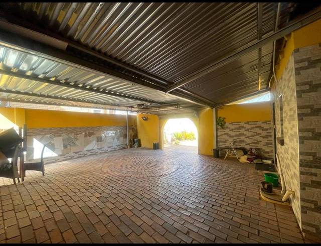 4 BEDROOM HOUSE FOR SALE IN LENASIA SOUTH